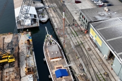 The Alma Doepel - 1st mast being installed